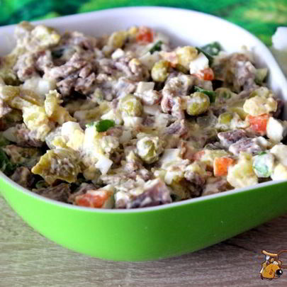 Салат Оливье с говядиной