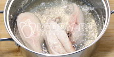 салат оливье с курицей и икорной закуской