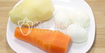 салат оливье с курицей и икорной закуской