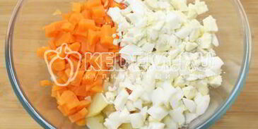 салат оливье с курицей и икорной закуской