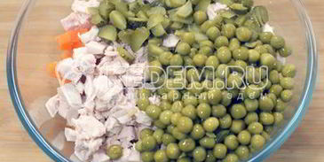 салат оливье с курицей и икорной закуской