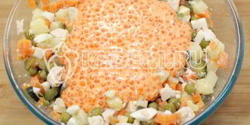 салат оливье с курицей и икорной закуской