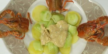 салат оливье с перепелиным мясом, раковыми шейками и трюфелем