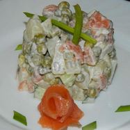 Рецепт Салата оливье с семгой и огурцом