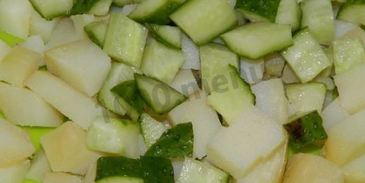 салат оливье с семгой и огурцом