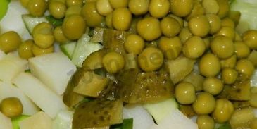 салат оливье с семгой и огурцом