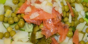 салат оливье с семгой и огурцом