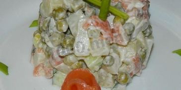 салат оливье с семгой и огурцом