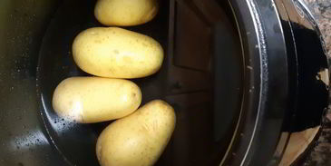 салат оливье с семгой и свежим огурцом