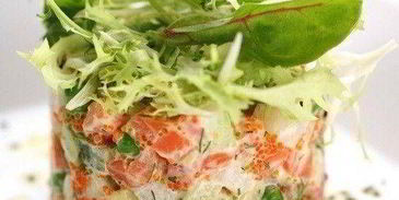 салат оливье с семгой и свежим огурцом