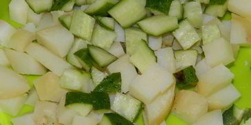 салат оливье с семгой и свежим огурцом