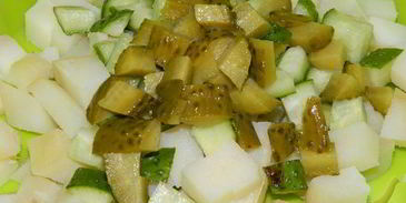 салат оливье с семгой и свежим огурцом