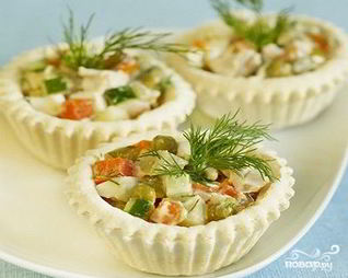 Тарталетки с салатом Оливье