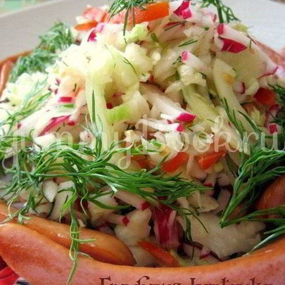Овощной салат с сосисками