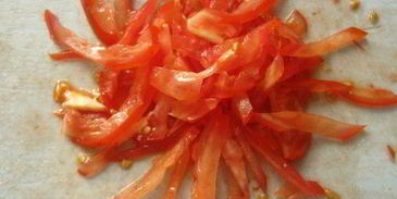 овощной салат с сосисками