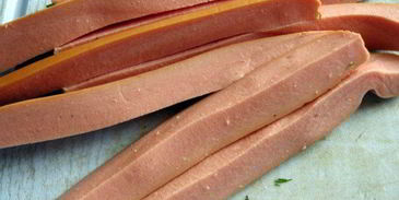 овощной салат с сосисками