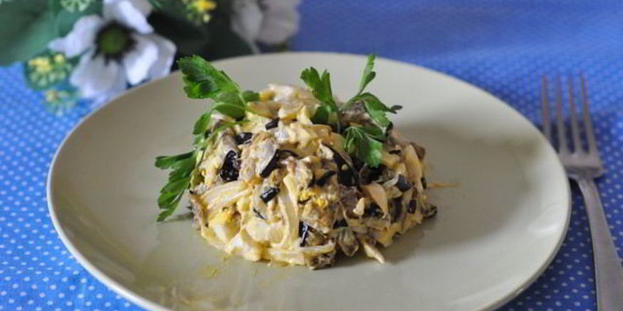 Рецепт салата из баклажанов, яиц и лука