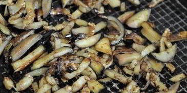 салат из баклажанов, яиц и лука