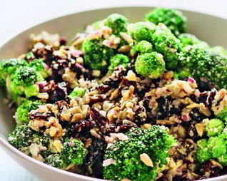 Салат из брокколи с орешками и медом