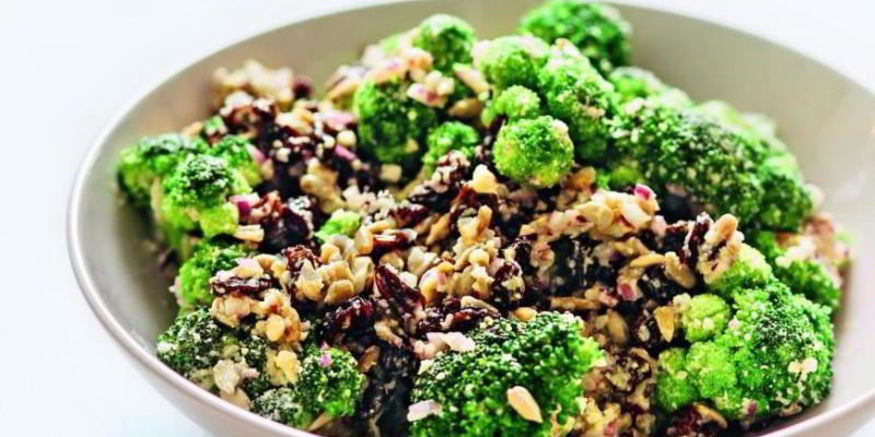 Рецепт салата из брокколи с орешками и медом