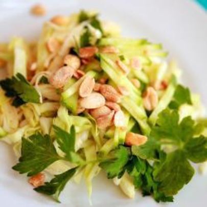 Салат из капусты с мятой