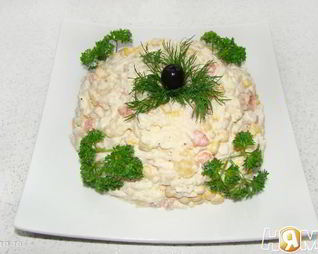 Салат из крабовых палочек с ананасом и яйцом