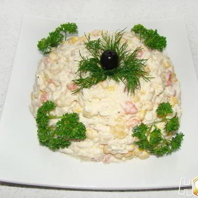 Салат из крабовых палочек с ананасом и яйцом