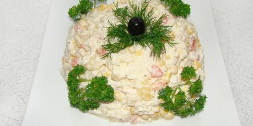 Рецепт салата из крабовых палочек с ананасом и яйцом