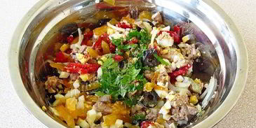 салат из печени трески с маринованным перцем