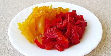 салат из печени трески с маринованным перцем