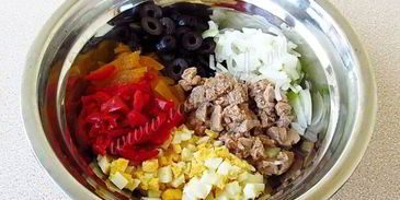 салат из печени трески с маринованным перцем