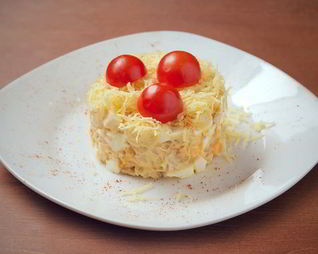 Салат из помидоров черри и курицы