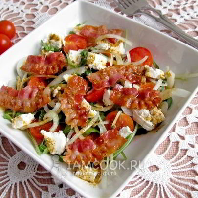Салат из рукколы и бекона