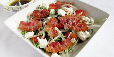 салат из рукколы и бекона