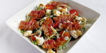 салат из рукколы и бекона