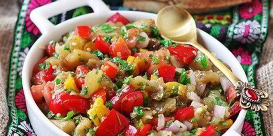 Рецепт салата из запеченных баклажанов и перцев