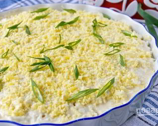 Салат Мимоза с горбушей консервированной