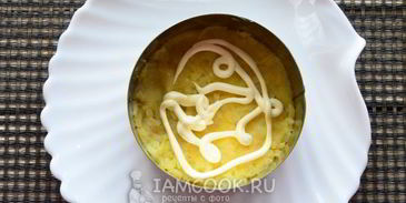 салат мимоза с консервами и сыром