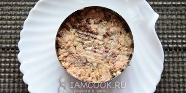 салат мимоза с консервами и сыром