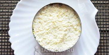 салат мимоза с консервами и сыром