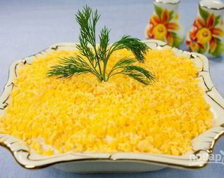 Салат Мимоза с крабовыми палочками и сыром