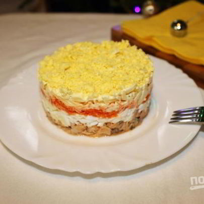 Салат Мимоза с сырой морковью