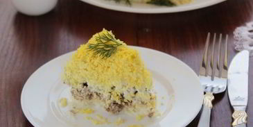 салат мимоза с сыром и сливочным маслом