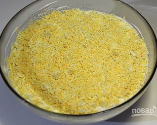 Слоеный салат Мимоза с тунцом