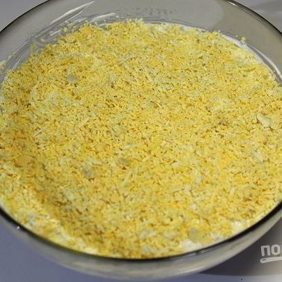 Слоеный салат Мимоза с тунцом