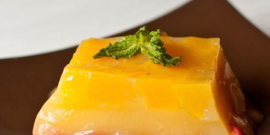 Рецепт желе мимозы с персиками и клубникого