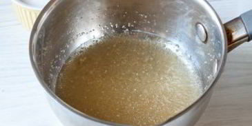 желе мимоза с персиками и клубникой