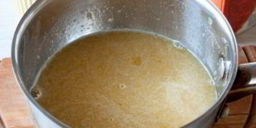 желе мимоза с персиками и клубникой