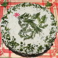 Рецепт Салата Ны траве дров с кириешками и колбасоя