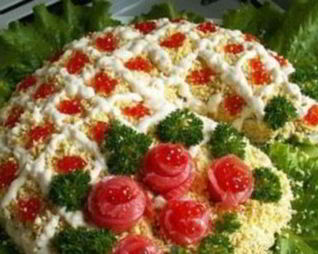 Салат Новогодние огни из яиц, семги и овощей